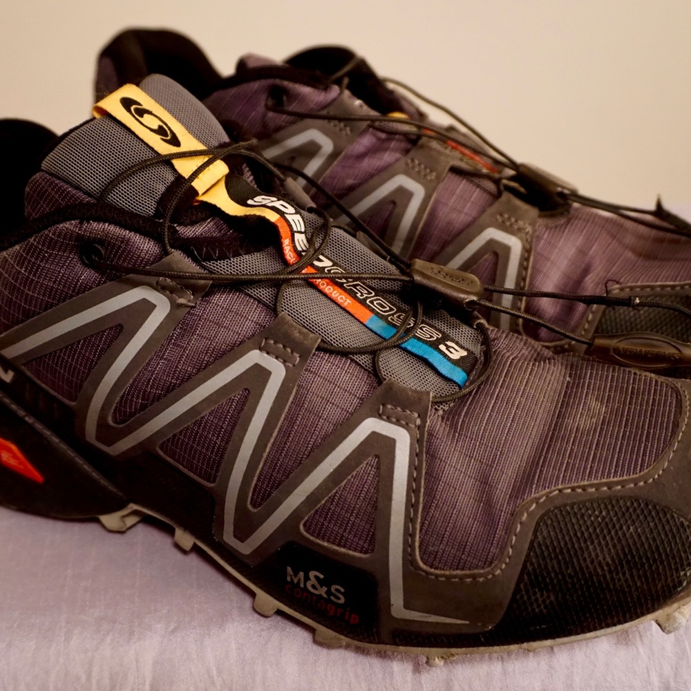 Mens running shoes
